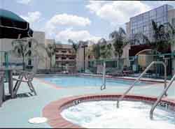 Anaheim Ramada Plaza Hotel Pool